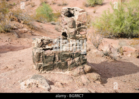 Alten steinernen Kamin Grill bei Papago Park in Phoenix, Arizona Stockfoto