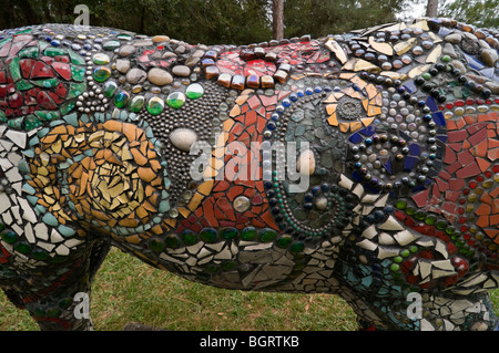 Pferdeskulptur Ocala Florida Appleton Museum of Art äußeren Leben Größe Mosaik Glas abgedeckt Stockfoto