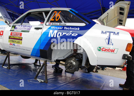 Ford Escort Mk II BDA im Service-Bereich zwischen Wertungsprüfungen auf 2009 Paradigit-ELE-Rallye, Niederlande Stockfoto