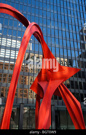 Flamingo stabile Skulptur von Alexander Calder im Federal Plaza vor der Kluczynski Federal Building in Chicago Stockfoto