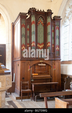 Orgel in der Kirche St. Peter in Great Livermere, Suffolk, Großbritannien Stockfoto