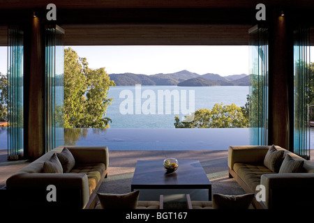 Qualia Resort, Hamilton Island, Great Barrier Reef, Queensland, Australien.   Blick von der Lobby zu den Inseln über. Stockfoto