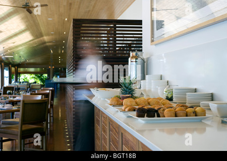 Qualia Resort, Hamilton Island, Great Barrier Reef, Queensland, Australien. Service beim Frühstück. Stockfoto