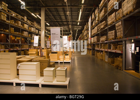 Lagerbereich in der Ikea-Filiale in Red Hook Brooklyn, New York City Stockfoto