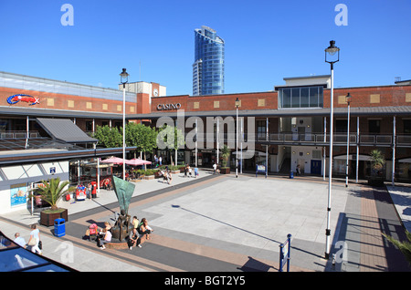 Portsmouth, Gunwharf Quays, Zentralplatz Stockfoto