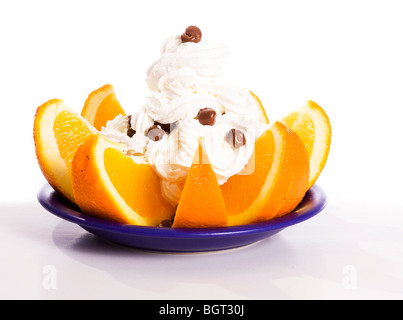 Orange mit gepeitschter Creme Zusammensetzung Stockfoto