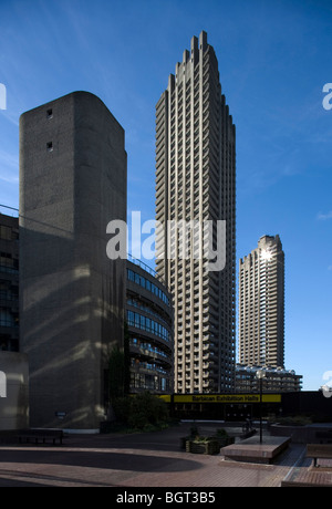 BARBICAN ESTATE 1982, LONDON, VEREINIGTES KÖNIGREICH, CHAMBERLIN POWELL UND BON Stockfoto