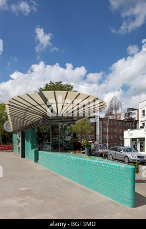 ÖFFENTLICHE TOILETTEN WESTBOURNE GROVE, LONDON, VEREINIGTES KÖNIGREICH, CZWG Stockfoto