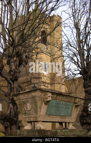 Georgische aufgeführten Grab von Isaac Solly, starb 1702, St. Marien Kirchhof, Walthamstow, London, England Stockfoto