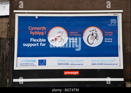 Primesight Plakat Website für Regierung zweisprachig Englisch Walisisch Business Support für Anzeige in Newport South Wales UK Stockfoto