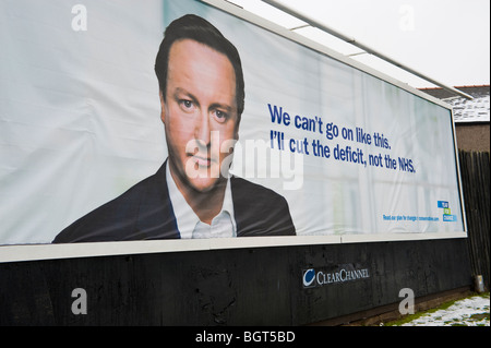 Konservative Parteichef David Cameron vorgestellten ClearChannel Billboard bauseits in Newport South Wales UK Stockfoto