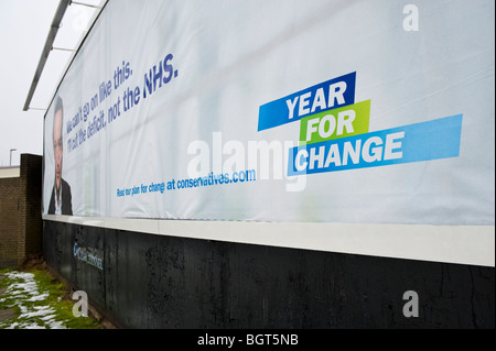 Konservative Parteichef David Cameron vorgestellten ClearChannel Billboard bauseits in Newport South Wales UK Stockfoto