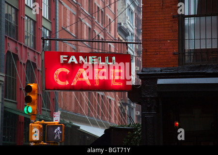 Cafe Leuchtreklame in Soho, New York City Stockfoto