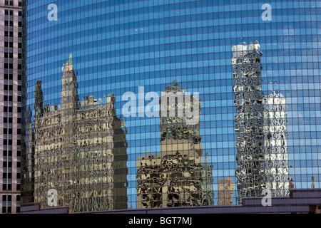 Architektonische Boot Tour Ansichten von Reflexionen in hoch steigen Windows, Chicago, Illinois, USA, Nordamerika Stockfoto