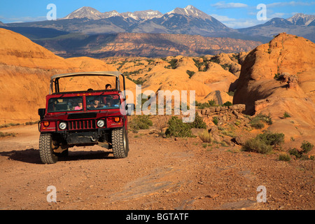 Hummer fahren abseits der Straßen in der Nähe von Moab, Utah, USA Stockfoto