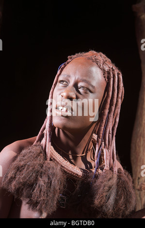 Porträt, wenn ein Himba-Frau zeigt Haar Schmuck, Van Zyl' AOS Pass Area, Kaokoland, Namibia Stockfoto