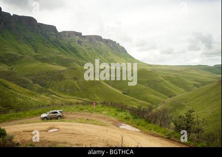 Der Sani Pass, die aus Südafrika, Lesotho, durch die Drakensburg Berge geht. Südafrika - Lesotho Stockfoto