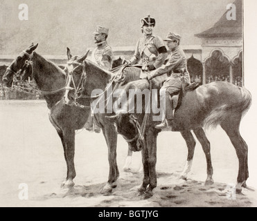 König Ferdinand und Königin Marie von Rumänien und ihr zweiter Sohn Prinz Nicholas bei einer Truppe Revue in Bukarest im Jahre 1916. Stockfoto