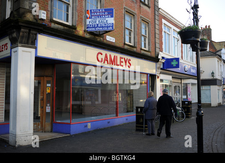 Leere Gamleys Spielzeugladen in High Street Littlehampton UK geschlossen Stockfoto