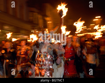 Viking bei Lewes Bonfire Night Parade feiert den Sieg über Guy Fawkes und der Schießpulver-Plot, Lewes, Sussex, UK Stockfoto