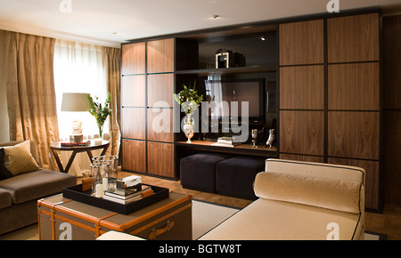 Luigi Esposito Casa Forma Cadogan Place Wohn-Interieur-Design Lounge Wohnzimmer Parkett Holz Holztür Holzfenster Stockfoto