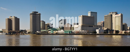 Skyline von New Orleans, Louisiana, auf dem Mississippi Stockfoto