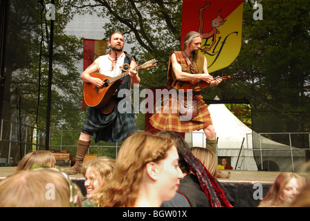 Rapalje, traditionelle niederländische folk-Band auf der Bühne Stockfoto