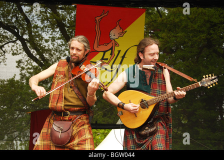 Rapalje, traditionelle niederländische folk-Band auf der Bühne Stockfoto