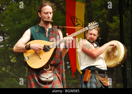 Rapalje, traditionelle niederländische folk-Band auf der Bühne Stockfoto