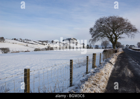 Die großen Einfrieren, Dezember 2009; der A71 in Ayrshire mit Loudoun Hügel im Hintergrund Stockfoto