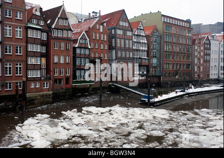 Hamburg; Gefrorenen Kanälen während des Winters im Nikolaifleet Bezirk in Hamburg Deutschland Stockfoto