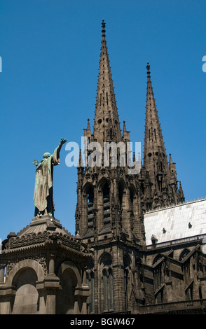 Kathedrale und Urbain II Statue, Clermont-Ferrand, Auvergne, Frankreich Stockfoto