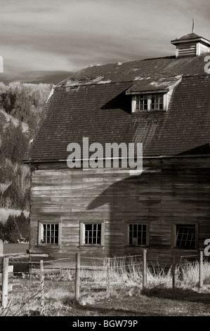 Diese schöne alte Scheune gesichtet wurde auf der Autobahn in Richtung Harrison Hot Springs, im Fraser Valley, Lower Mainland, BC, Kanada Stockfoto