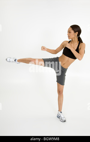 Young African American Woman erarbeiten Stockfoto