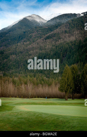 Bridal Falls Golfclub befindet sich am Fuße des Berges Cheam und in Hörweite der Bridal Falls im Fraser Valley, b.c., Kanada. Stockfoto