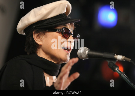 Japanische Sängerin, Musiker, Dichter und Künstler Yoko Ono, in Tokio, Japan im November 2006. Stockfoto