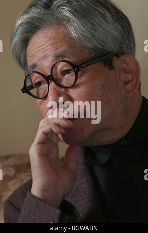 Kenzaburo Oe, japanischer Schriftsteller, Essayist, Romancier. Geboren 1935, 1994 Nobelpreisträger für Literatur. Vater von Hikari Oe. Stockfoto