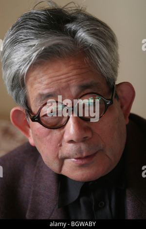 Kenzaburo Oe, japanischer Schriftsteller, Essayist, Romancier. Geboren 1935, 1994 Nobelpreisträger für Literatur. Vater von Hikari Oe. Stockfoto