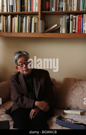 Kenzaburo Oe, japanischer Schriftsteller, Essayist, Romancier. Geboren 1935, 1994 Nobelpreisträger für Literatur. Vater von Hikari Oe. Stockfoto