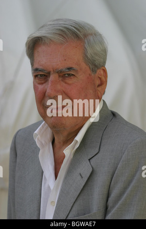 Mario Vargas Llosa, einer der weltweit größten lebenden Schriftsteller, aus Südamerika. Edinburgh International Book Festival 2003 Stockfoto