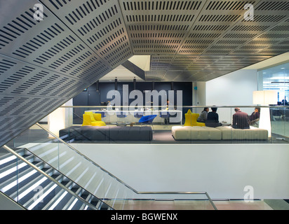 Guardian Büros Könige platzieren, Blick über Treppenhaus, Raum heraus zu brechen Stockfoto