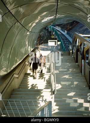 HUNGERBURGBAHN STATIONEN, INNSBRUCK, ÖSTERREICH, ZAHA HADID Stockfoto