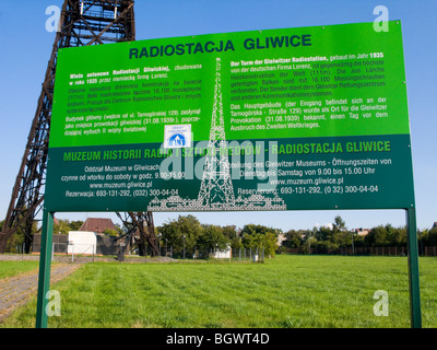 Tourist-Information anmelden vor dem Sendeturm Gleiwitz Übertragung Turm Gleiwitz, Oberschlesien, Polen, Stockfoto