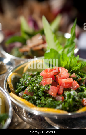 Taboulé arabische Abūlah Tabouleh oder Teaneck) ist einer arabischen levantinischen Salat traditionell Bulgur-Weizen Tomaten Petersilie Minze Stockfoto