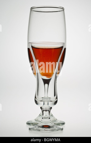 Gläser mit orange farbigen trinken Getränke Stockfoto