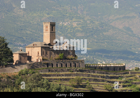 Sarre königliche Burg Castello 4 km westlich von Aosta in der Valle d ' Aosta Italien mit Alpen im Hintergrund Stockfoto