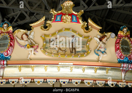 Historisches Karussell von Philadelphia Toboggan Company, USA, gebaut im Luna Park Freizeitpark, St Kilda, Melbourne, Australien Stockfoto