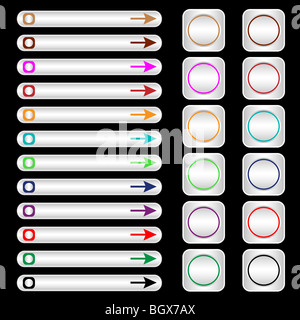 Web-Schaltflächen, Silber weiß mit sortierten farbigen Pfeilen und Formen. Isoliert auf schwarz. Stockfoto