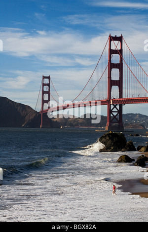 DIE GOLDEN GATE BRIDGE von BAKER BEACH - SAN FRANCISCO, Kalifornien Stockfoto
