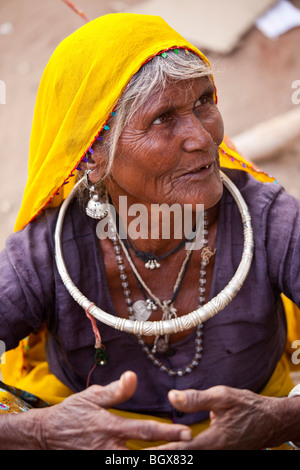 Rajput Seniorin in Pushkar Indien Stockfoto